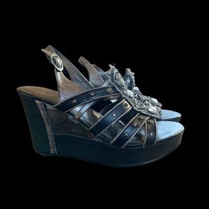 BKE Sole "Lamar" Women’s Black Smooth Wedge Heels